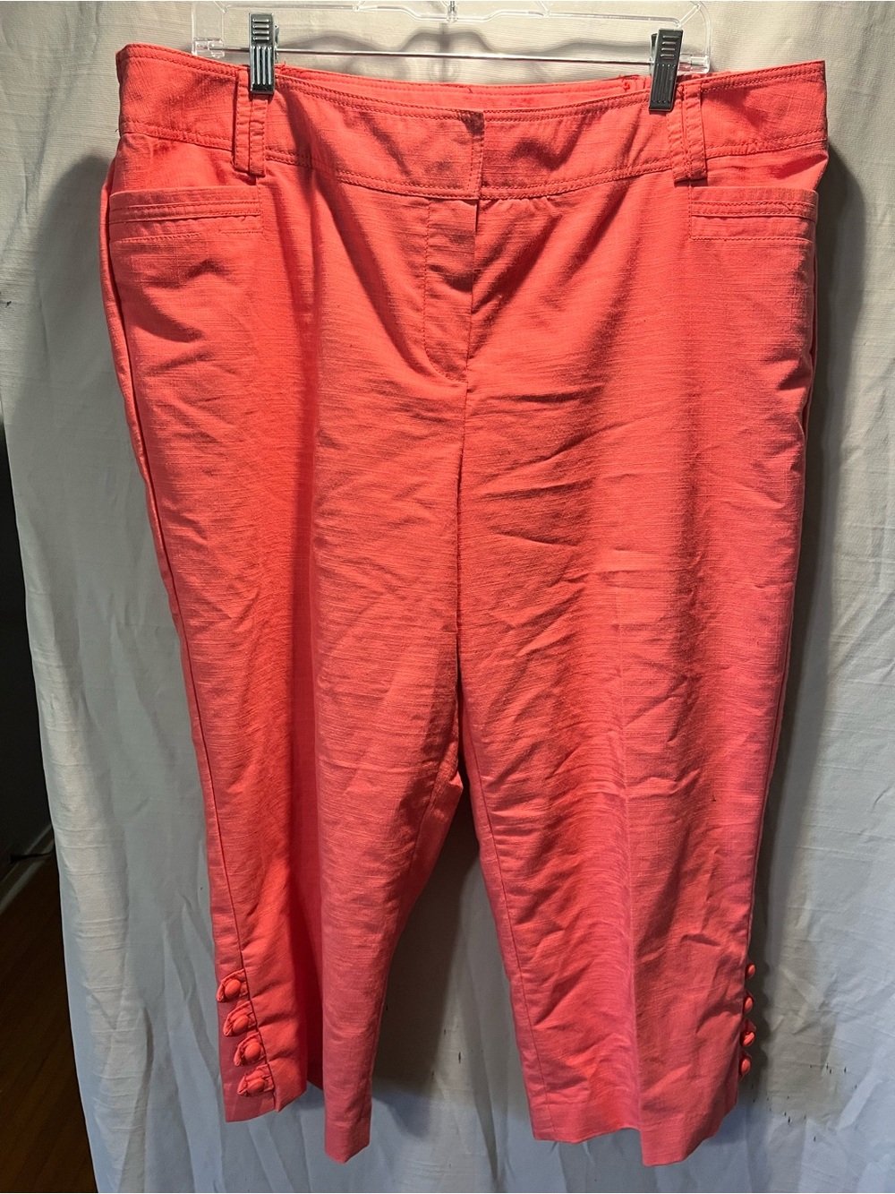 Larry Levine Coral Cropped Button-Hem Pants
